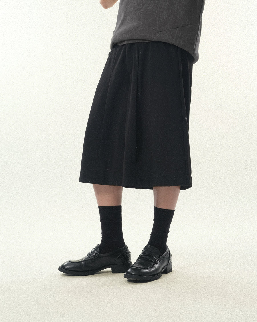 Pleat Fan Shorts ᛝ Black