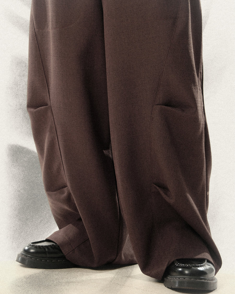 Pleat Curved Pants ᛝ Dark Brown