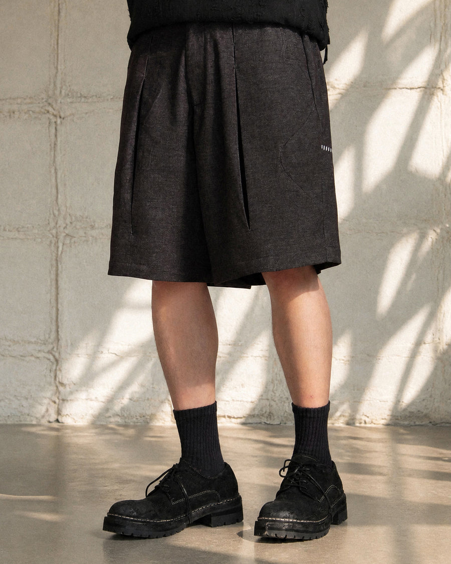 Contour Pleat Shorts ᛝ Black