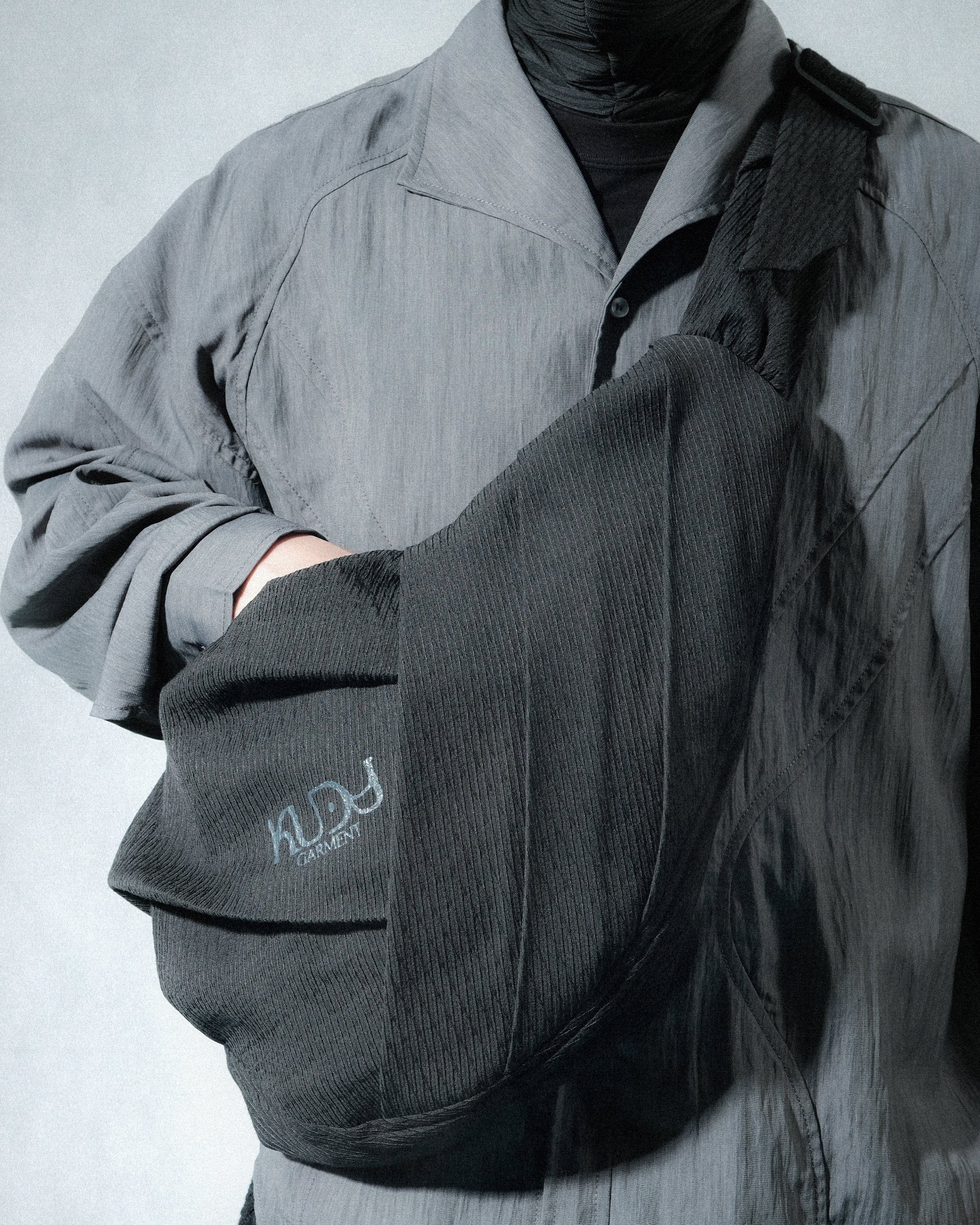 Arc Sling Bag ᛝ Black