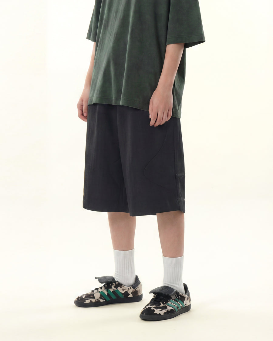 Curved Pocket Shorts ᛝ Black