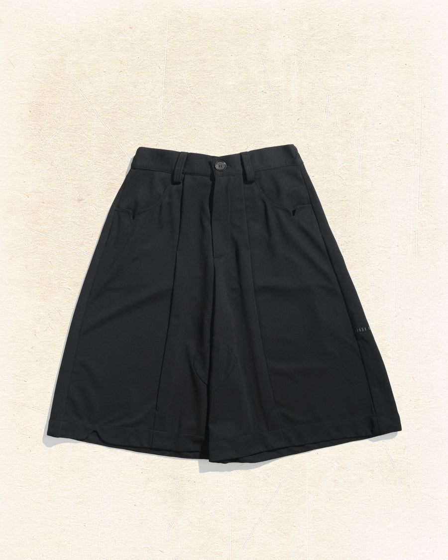 Pleat Fan Shorts ᛝ Black